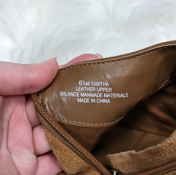 New Crown Vintage Tabitha Stacked Heel Bootie in Cognac Suede Size 6.5 - Picture 7 of 7